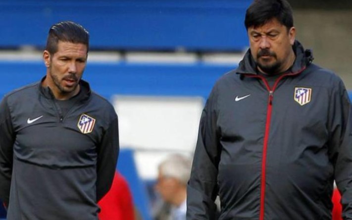 Un entrenador con una personalidad extraña hace un equipo de fútbol diferente